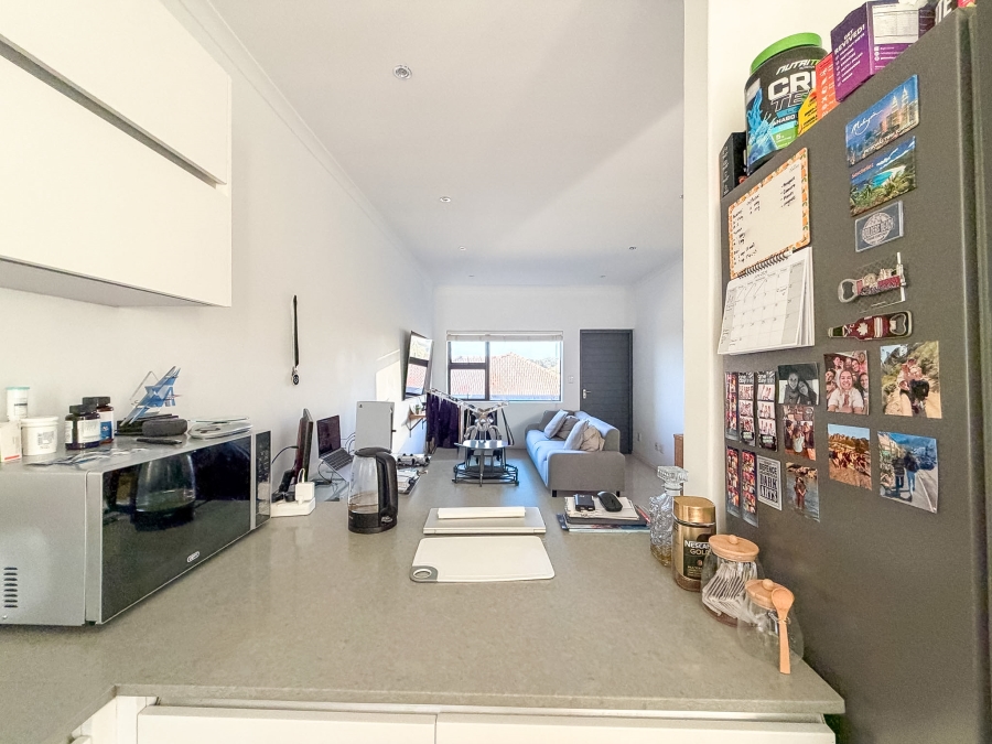 1 Bedroom Property for Sale in Vredehoek Western Cape